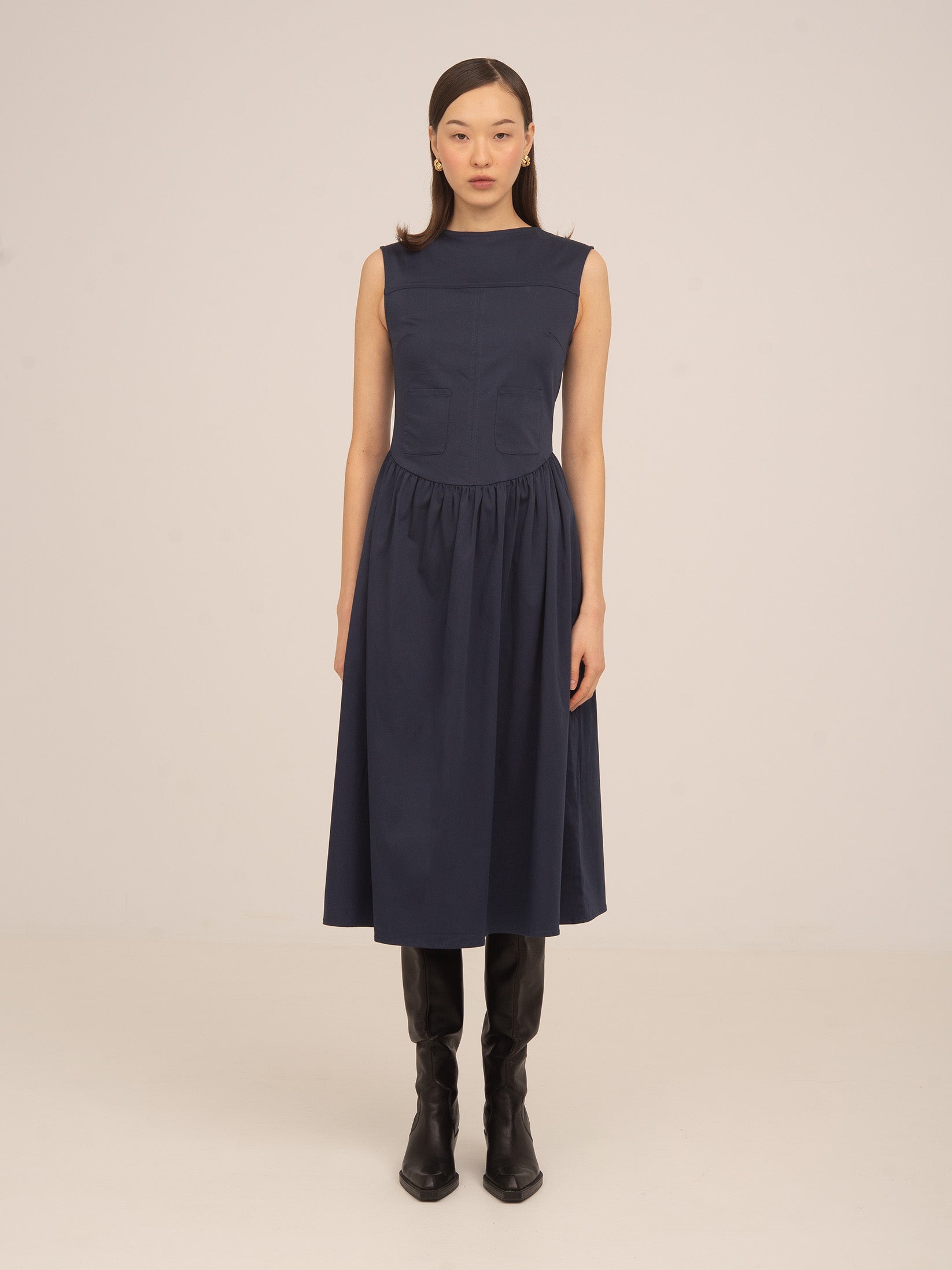 Navy blue sleeveless fitted midi dress | CARMEN SAYS Navy blue sleeveless fitted midi dress | CARMEN SAYS