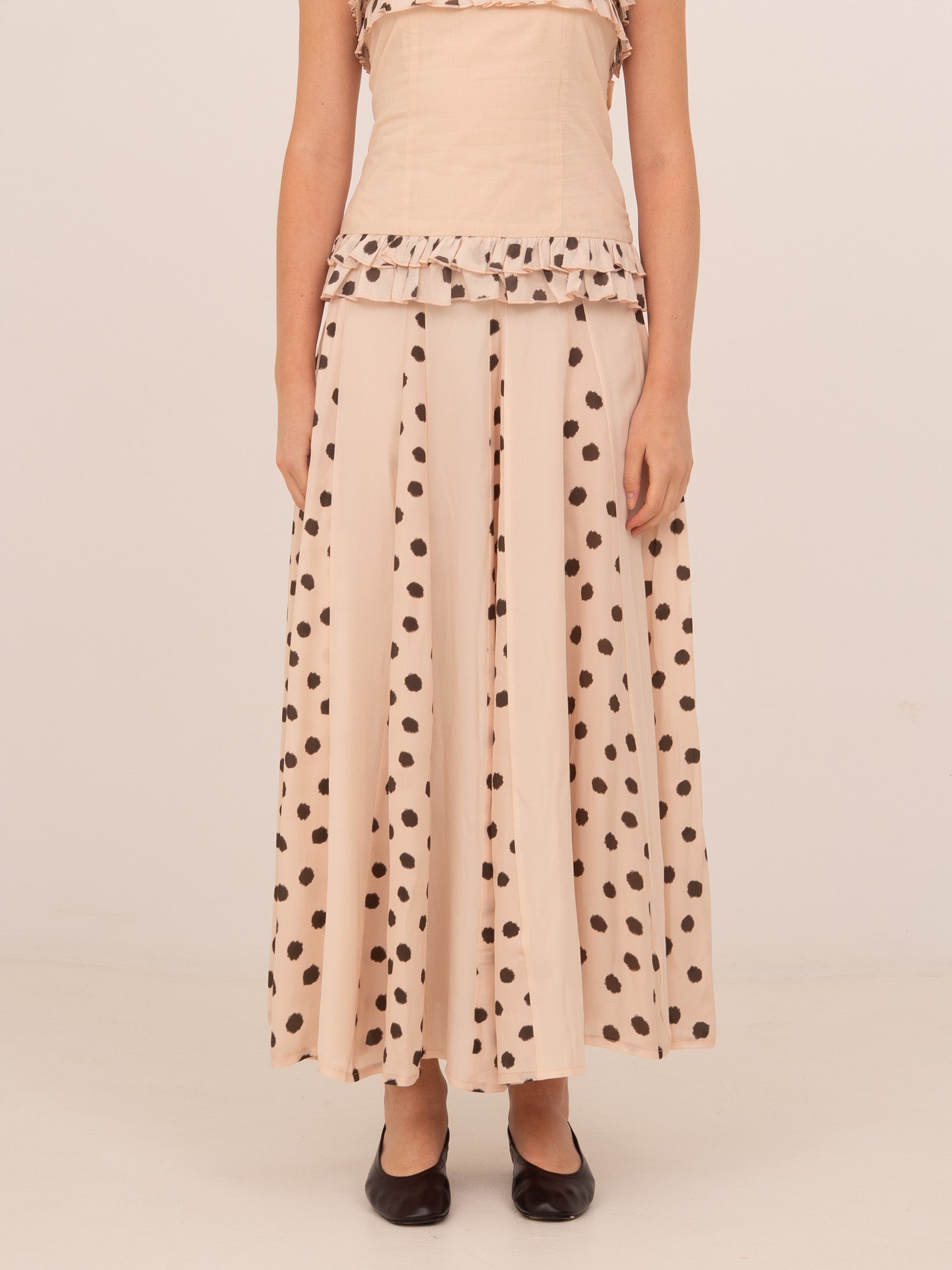 Beige polka dot skirt with a flowing cut | CARMEN SAYS