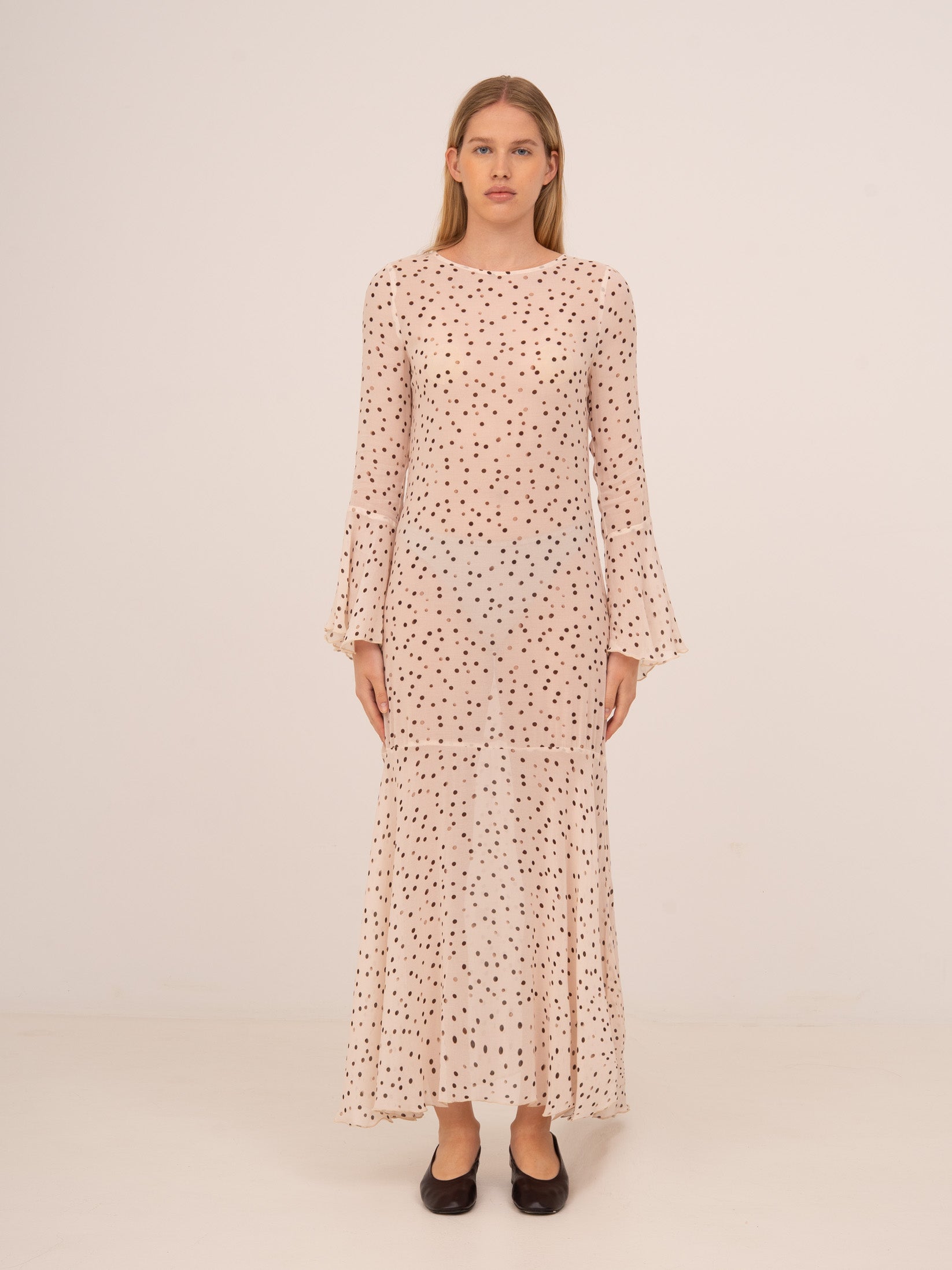 Peach polka dot midi dress | Elegant and feminine | CARMEN SAYS Peach polka dot midi dress | Elegant and feminine | CARMEN SAYS