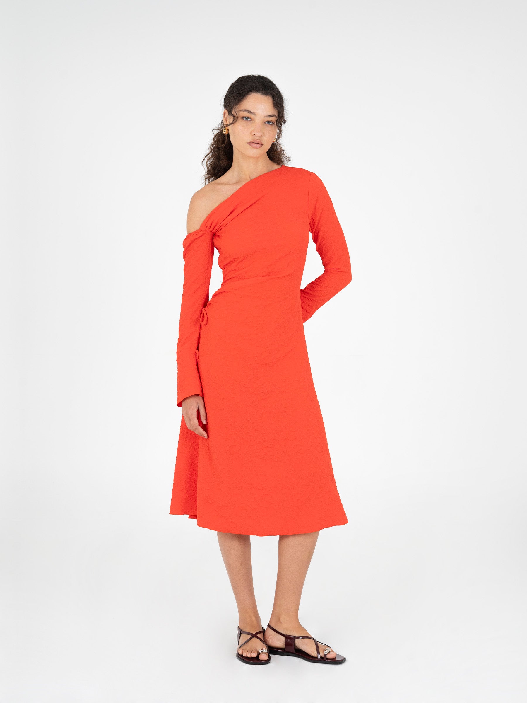 Elegant asymmetrical red dress with long sleeves | Carmen Says Elegant asymmetrical red dress with long sleeves | Carmen Says
