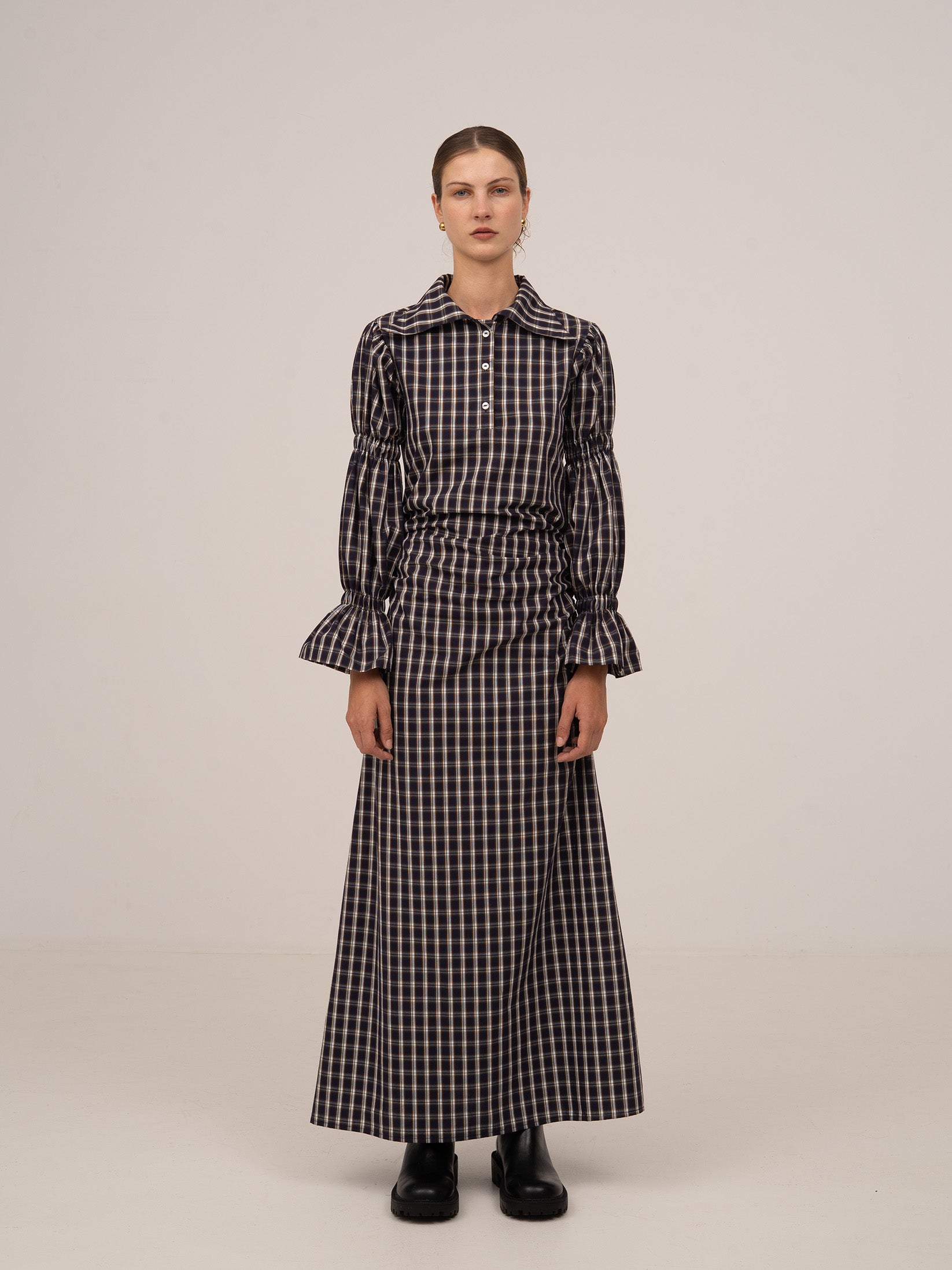fitted lace wedding dress Blue plaid maxi dress with contrasting collar fitted lace wedding dress Blue plaid maxi dress with contrasting collar