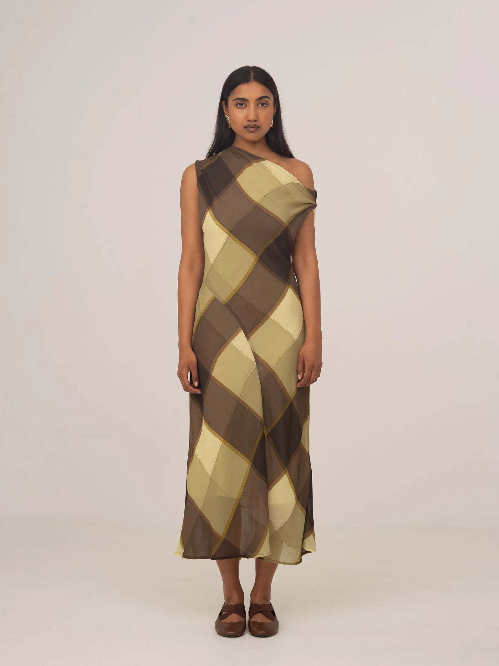 Long asymmetrical green and brown checkered dress Long asymmetrical green and brown checkered dress