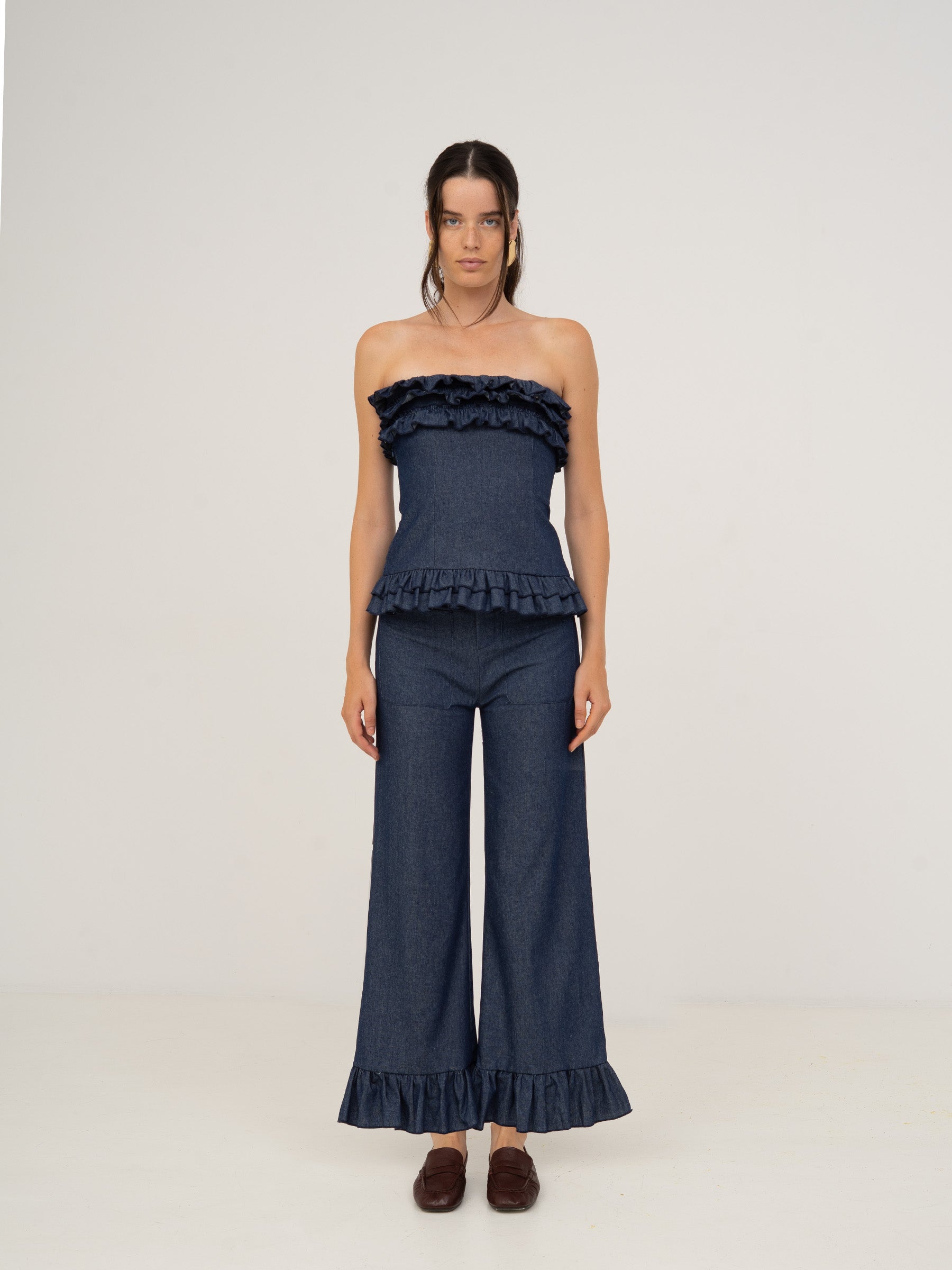 Blue wide-legged jeans with ruffles