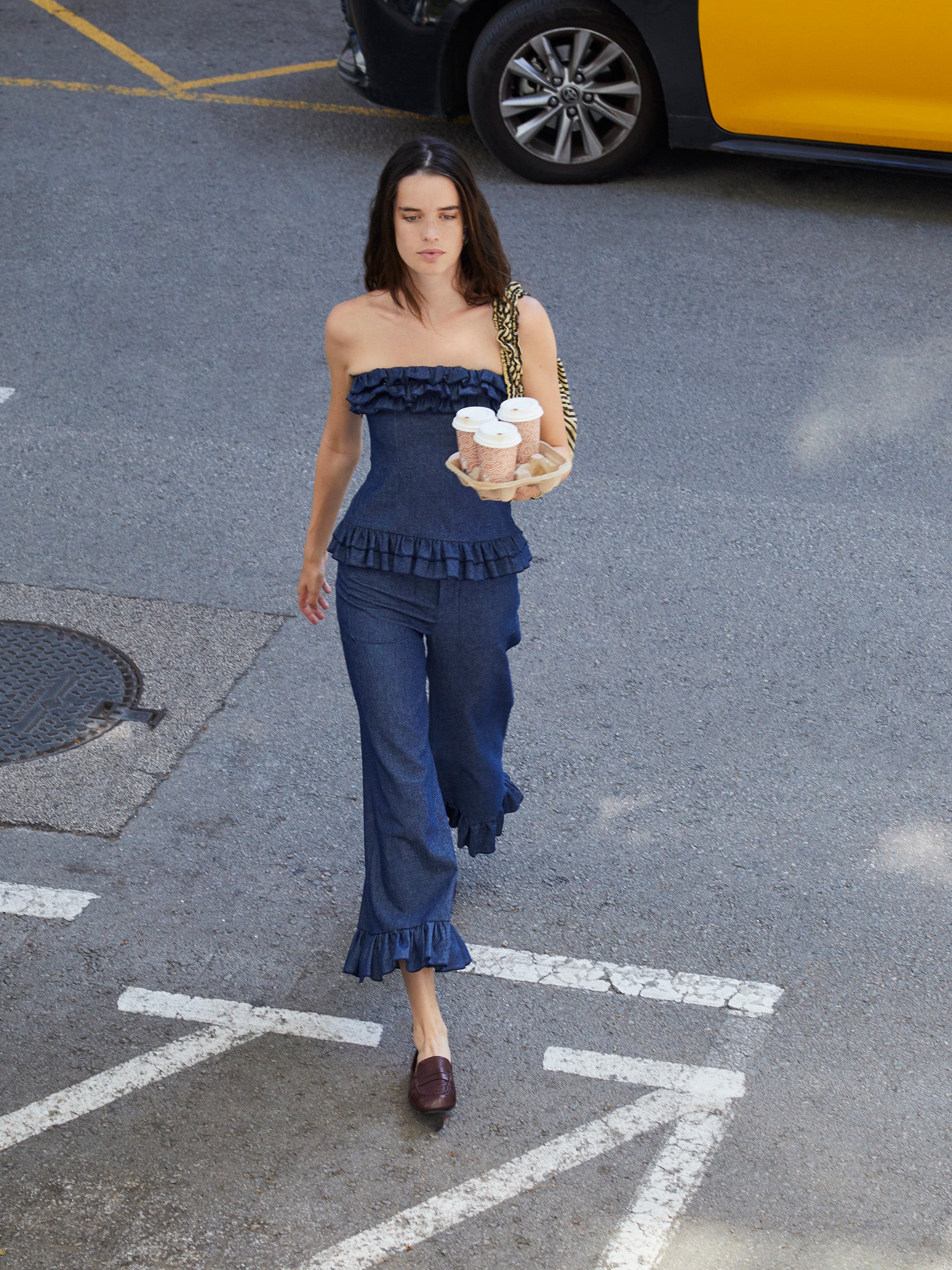 Blue wide-legged jeans with ruffles | CARMEN SAYS