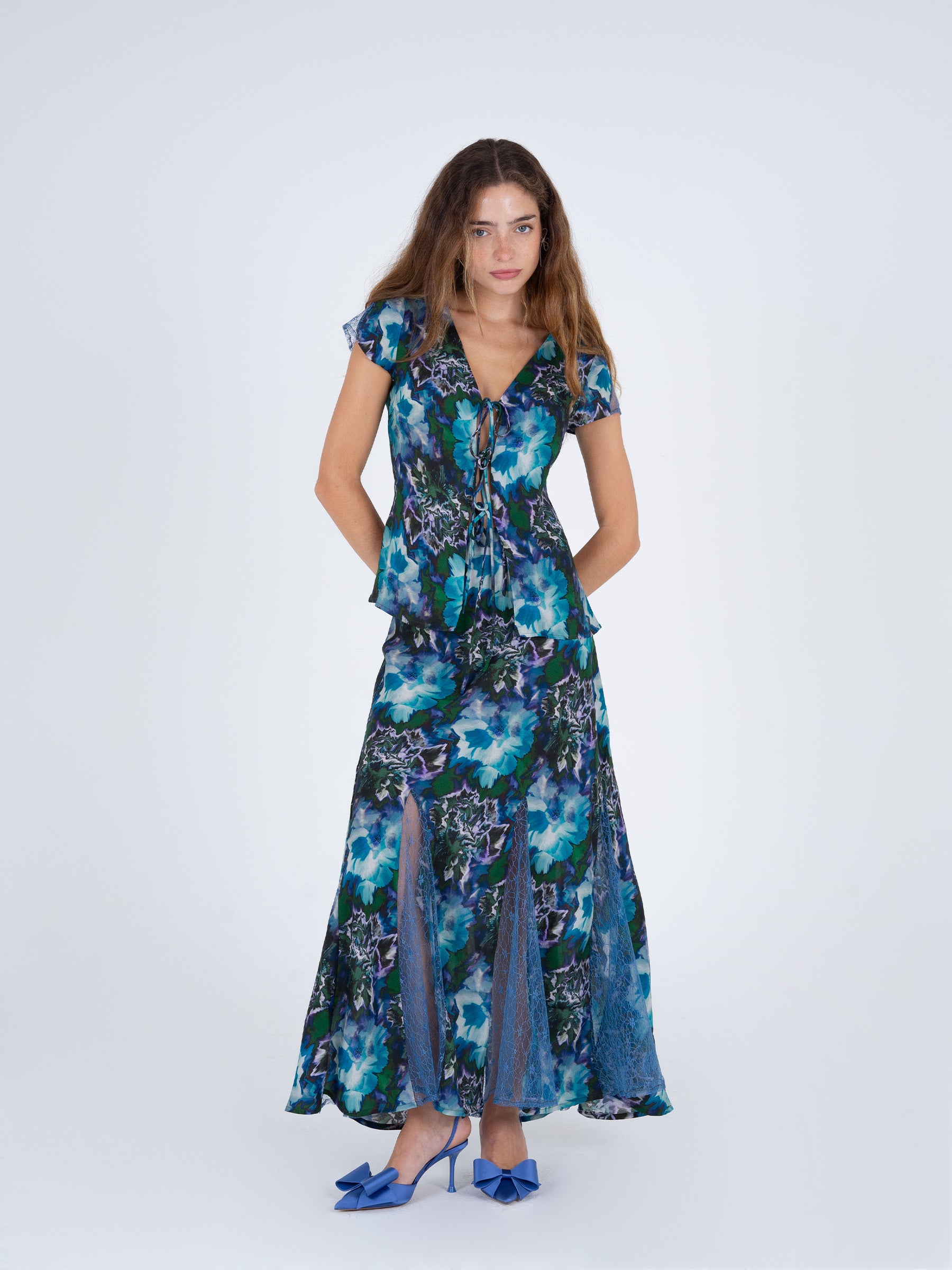 Blue Lotus Flower Print and Lace Top camisas y camisetas