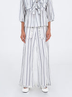 Completa tu look con Bluebell Blue Striped Printed Pants