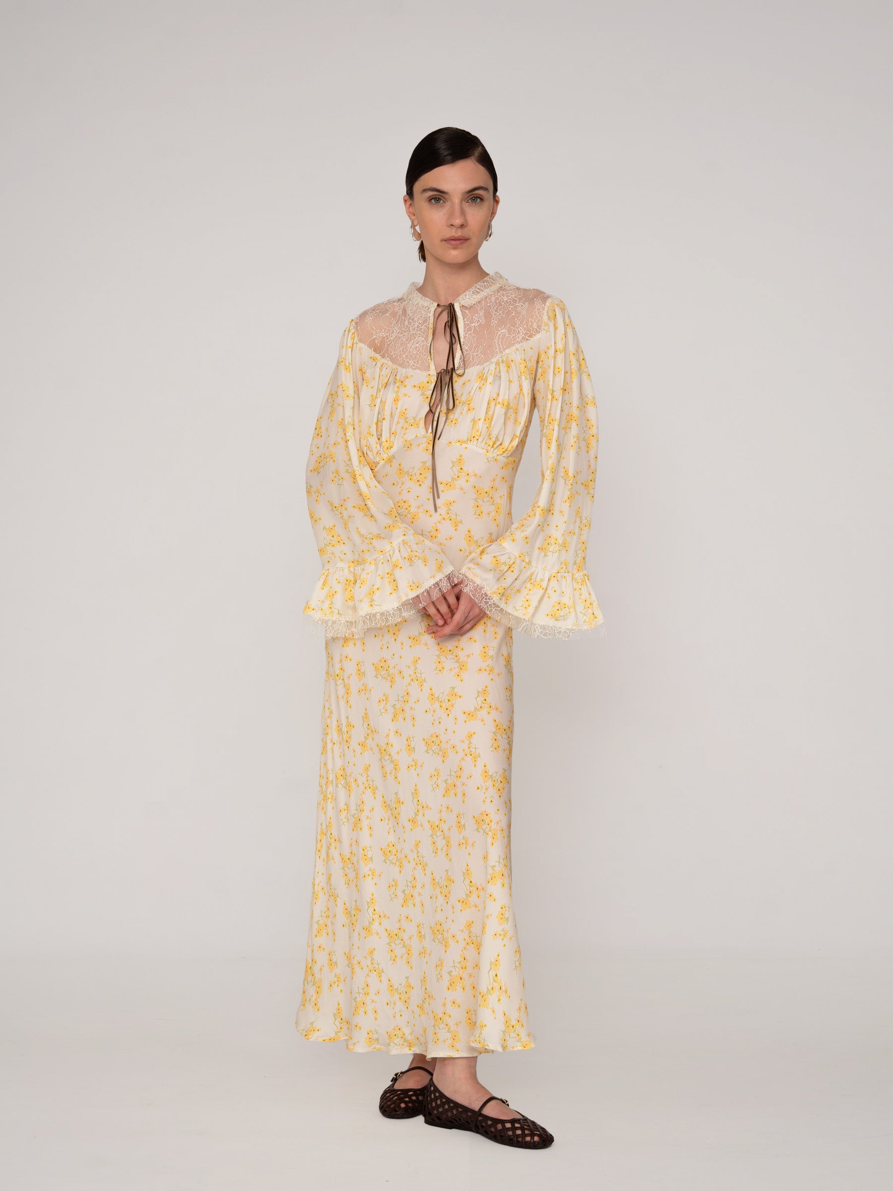 Long floral dress with yellow bows | Carmen Says Long floral dress with yellow bows | Carmen Says