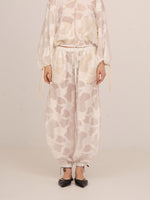Completa tu look con Printworks White Balloon Pants