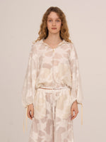 Completa tu look con Printworks White Balloon Blouse 