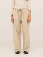 Completa tu look con Sappy Beige Pants