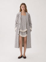 Completa tu look con Heather Check Trench Coat