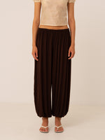Completa tu look con Bruna Jersey Balloon Pants