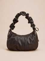 Completa tu look con Shore Leather Bag