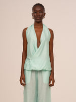 Completa tu look con Solea Mint Wrap Top