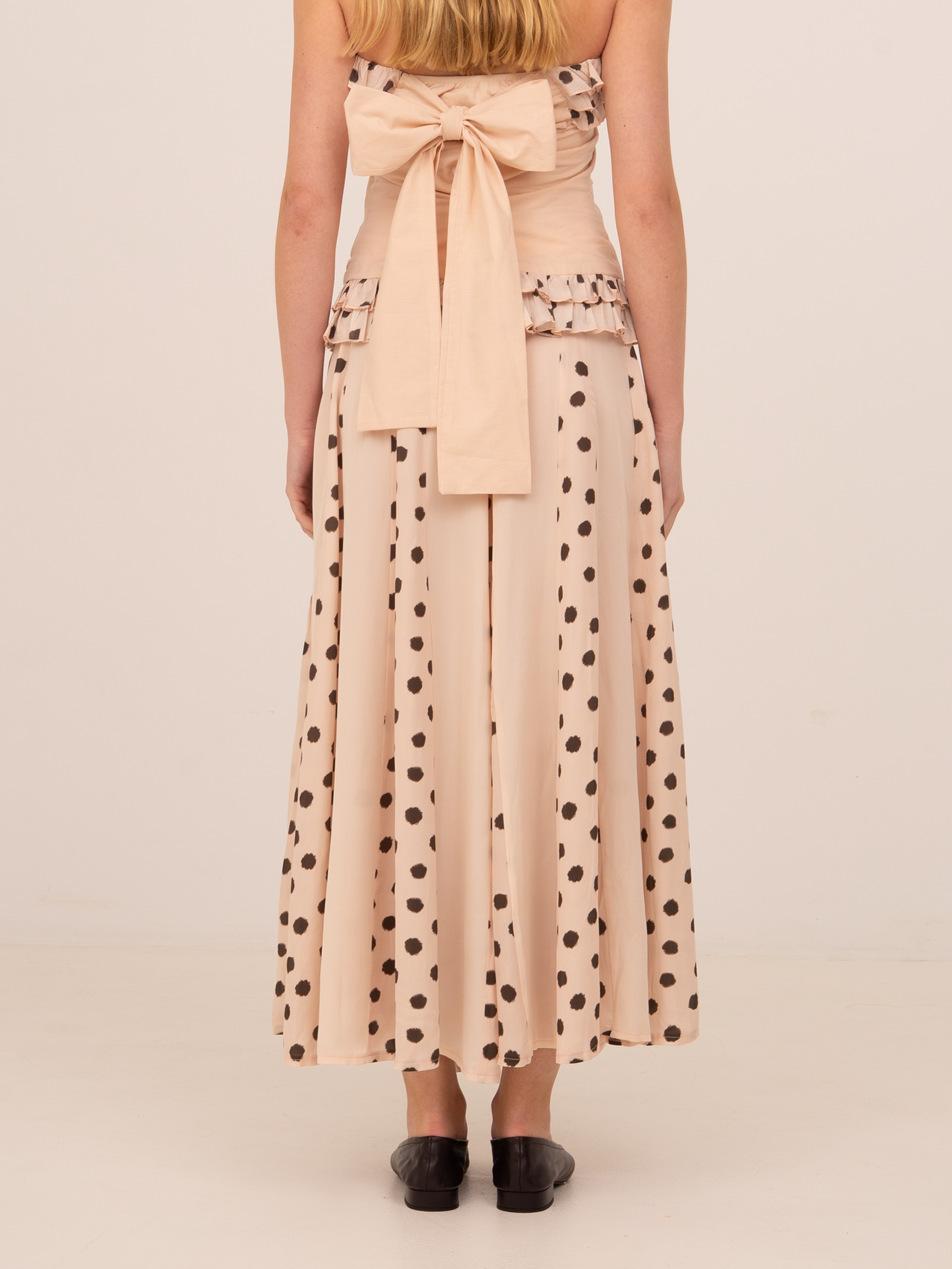 Beige polka dot skirt with a flowing cut | CARMEN SAYS Beige polka dot skirt with a flowing cut | CARMEN SAYS