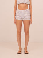 Completa tu look con Ocean Blue Striped Shorts