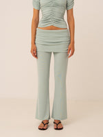 Completa tu look con Turquoise Persephone Jersey Pants