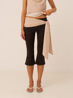 Completa tu look con Sienna Wrap Capri Pants