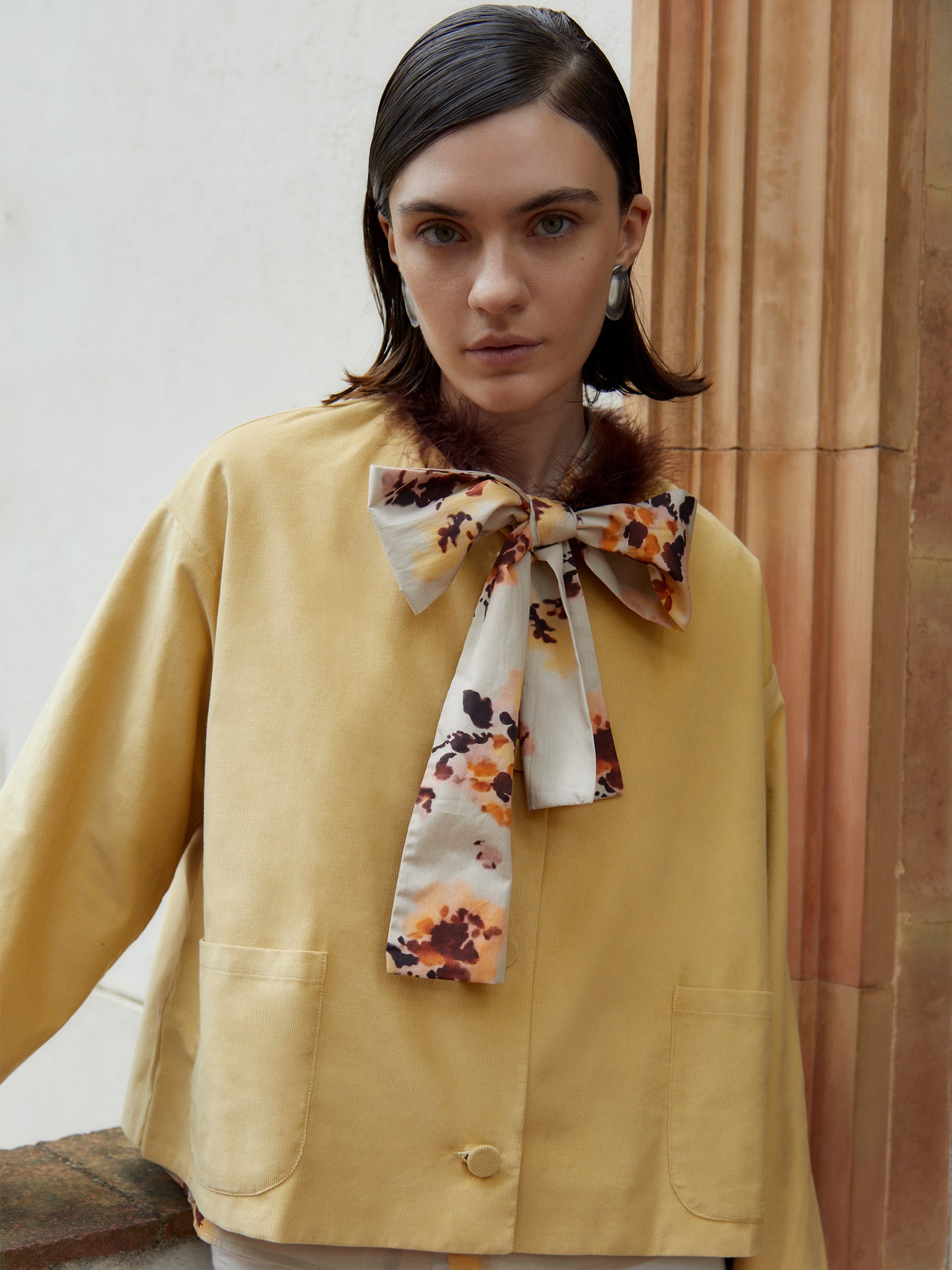 Dorée Mustard Feather Jacket chaqueta