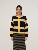 Completa tu look con Fresh Charm Striped Knit Cardigan