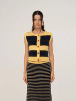 Completa tu look con Fresh Charm Striped Knit Vest