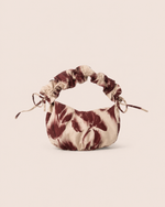 Completa tu look con Red Peony Flower Print Bag