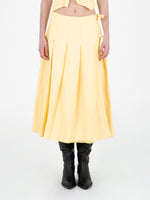 Completa tu look con Harlem Yellow Pleated Skirt