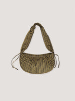 Completa tu look con Striped Starlit Shoulder Bag