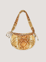 Completa tu look con Deer Print Shore Bag