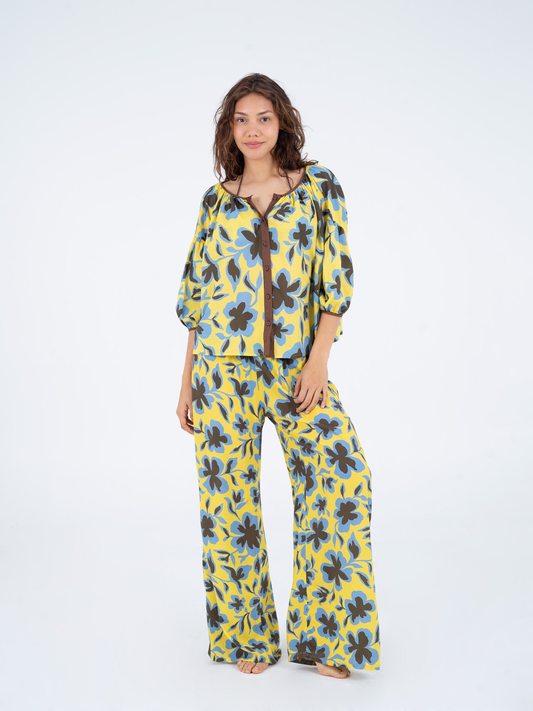 Lagoon Yellow Floral Print Top camisas y camisetas