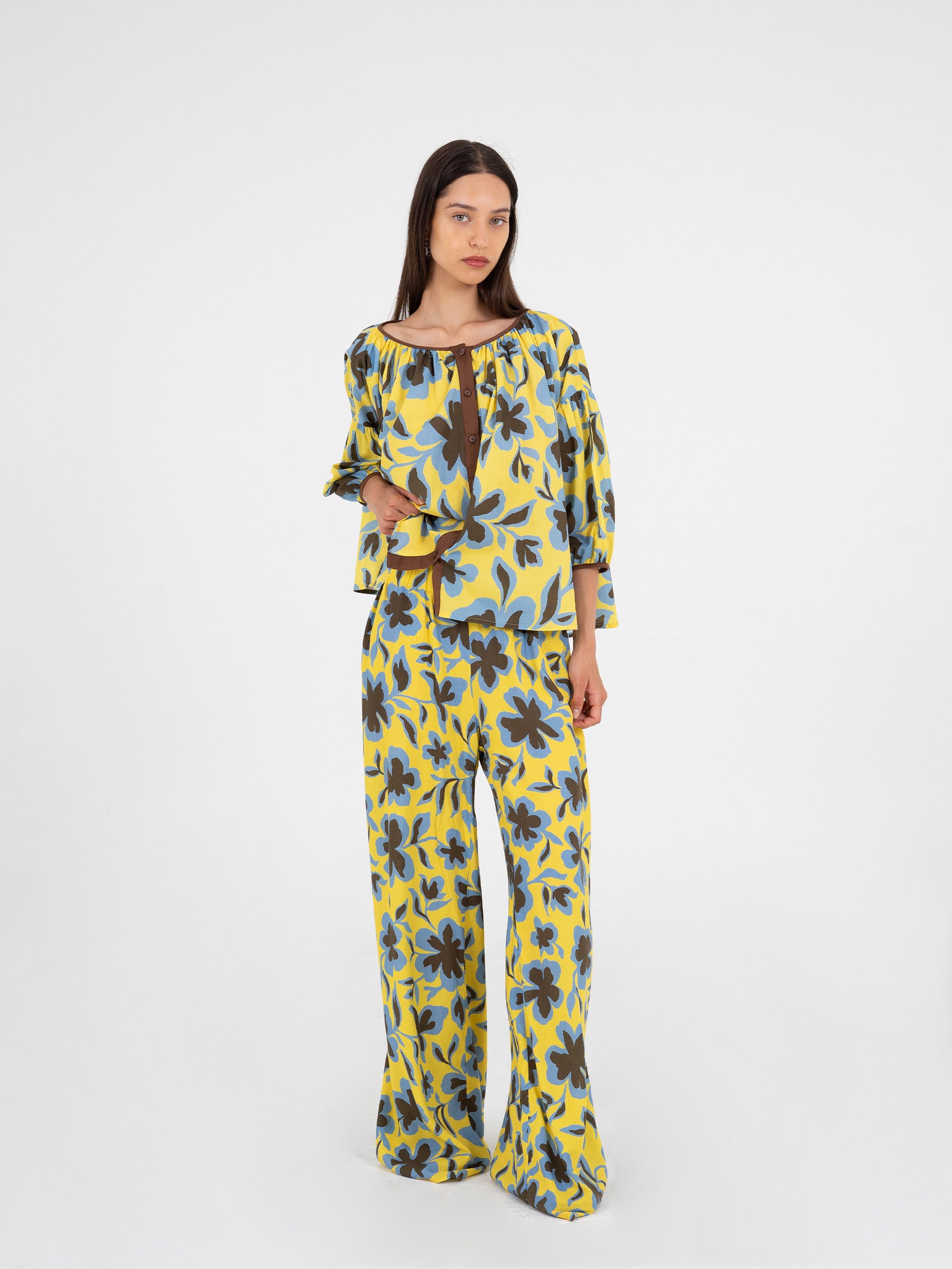Lagoon Yellow Floral Print Top camisas y camisetas