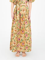 Completa tu look con Lysandra Floral Print Maxi Skirt