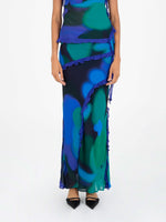 Completa tu look con Navy Fantasy Skirt