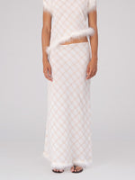 Completa tu look con Plaid Balance Feather Skirt