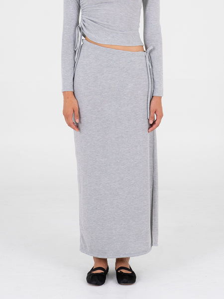 Long asymmetrical gray skirt with adjustable drawstring | CARMEN SAYS