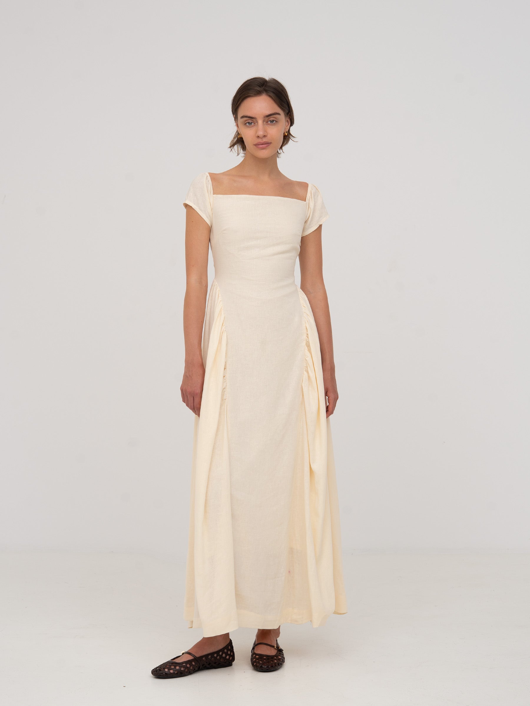Priestess Beige Maxi Dress vestidos