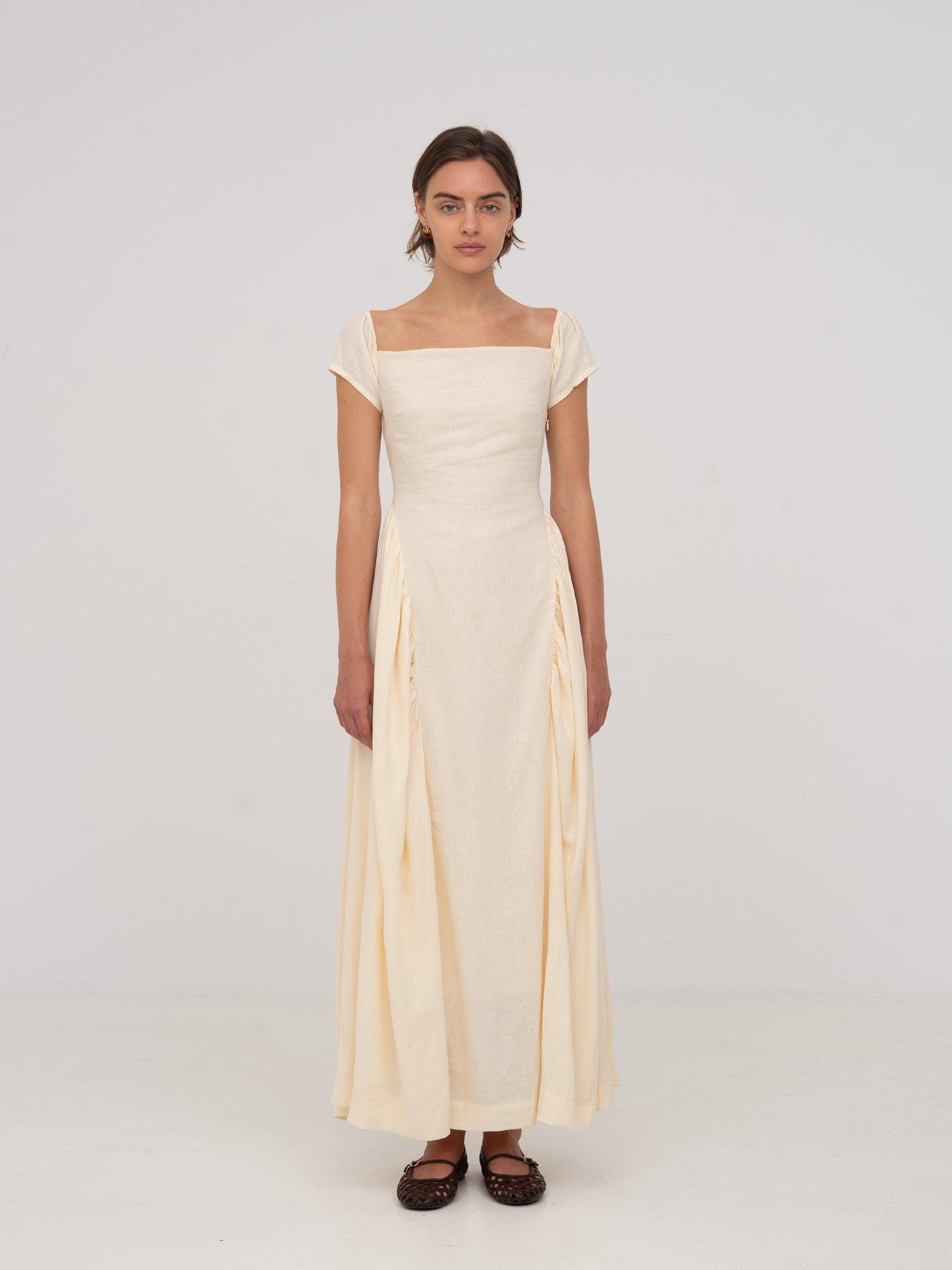 Priestess Beige Maxi Dress vestidos