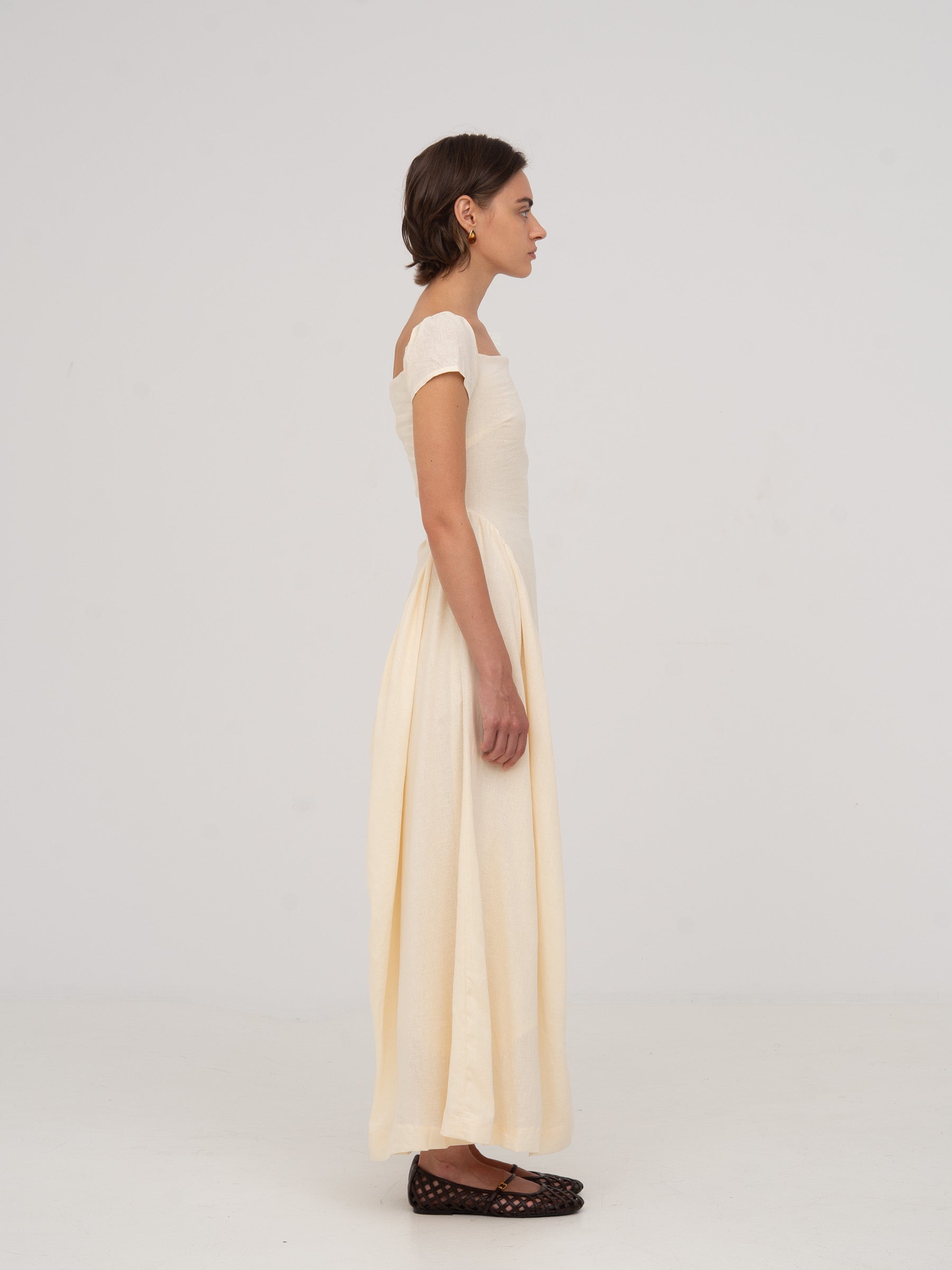 Priestess Beige Maxi Dress vestidos