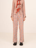 Completa tu look con Doll Red Striped Jeans
