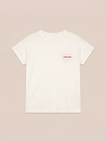 Completa tu look con Carmen Patch Detail White T-Shirt