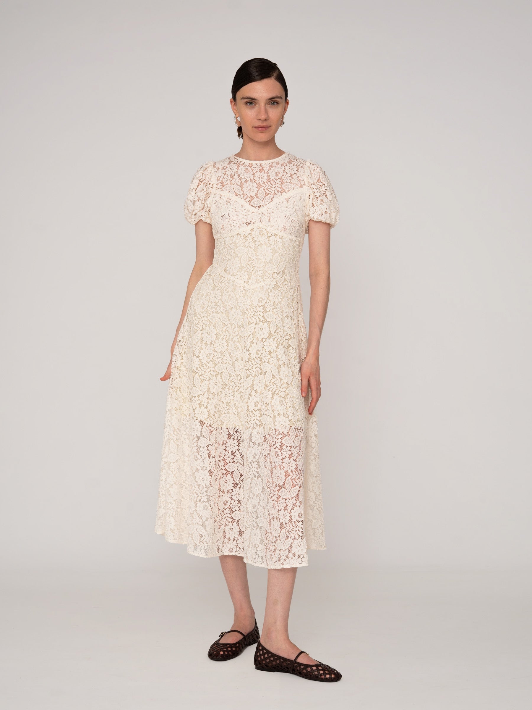 Long white lace dress with bow at the back | CARMEN SAYS Long white lace dress with bow at the back | CARMEN SAYS