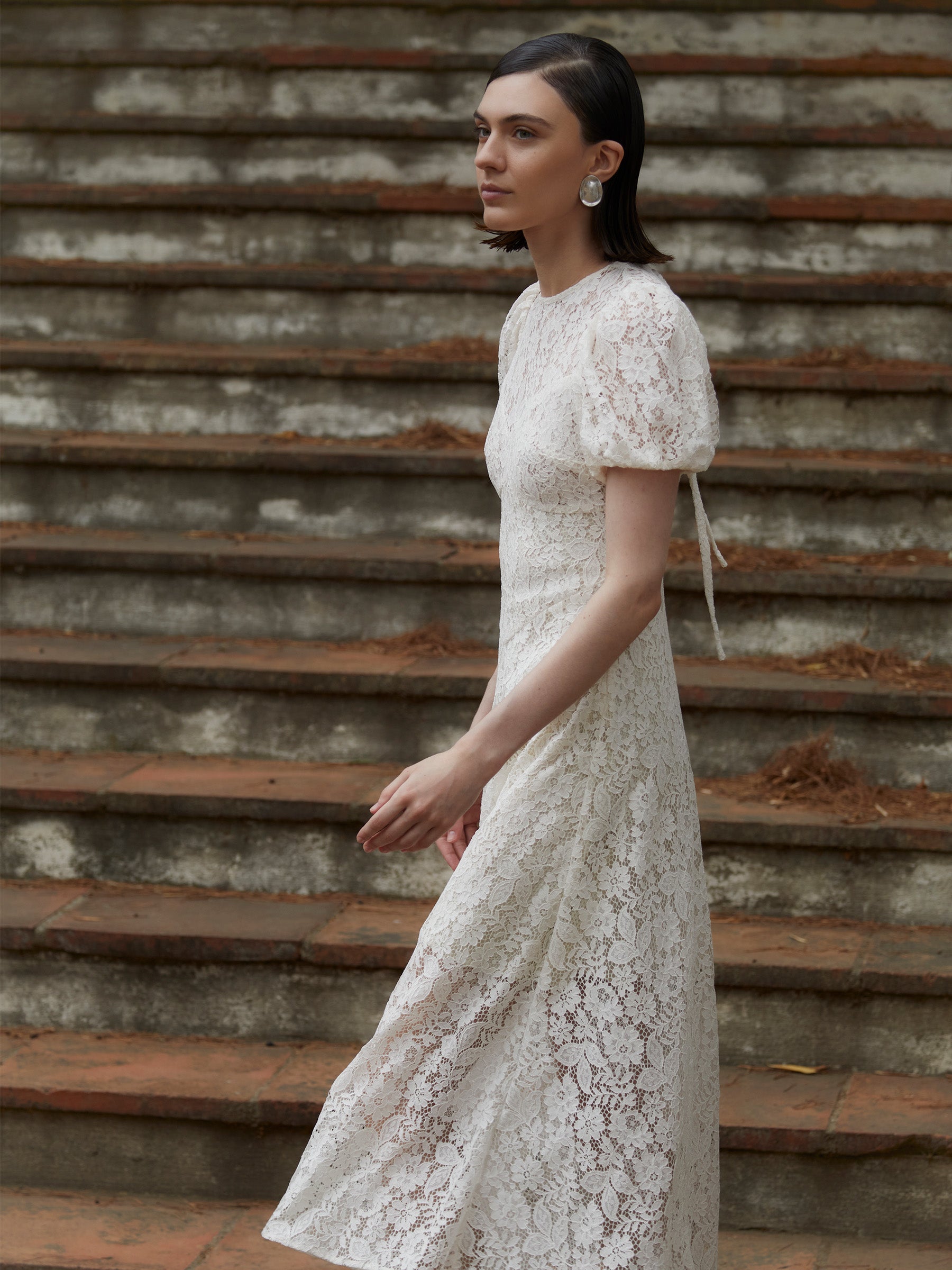 Long white lace dress with bow at the back | CARMEN SAYS Long white lace dress with bow at the back | CARMEN SAYS