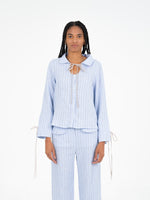 Completa tu look con Skyline Blue Striped Shirt
