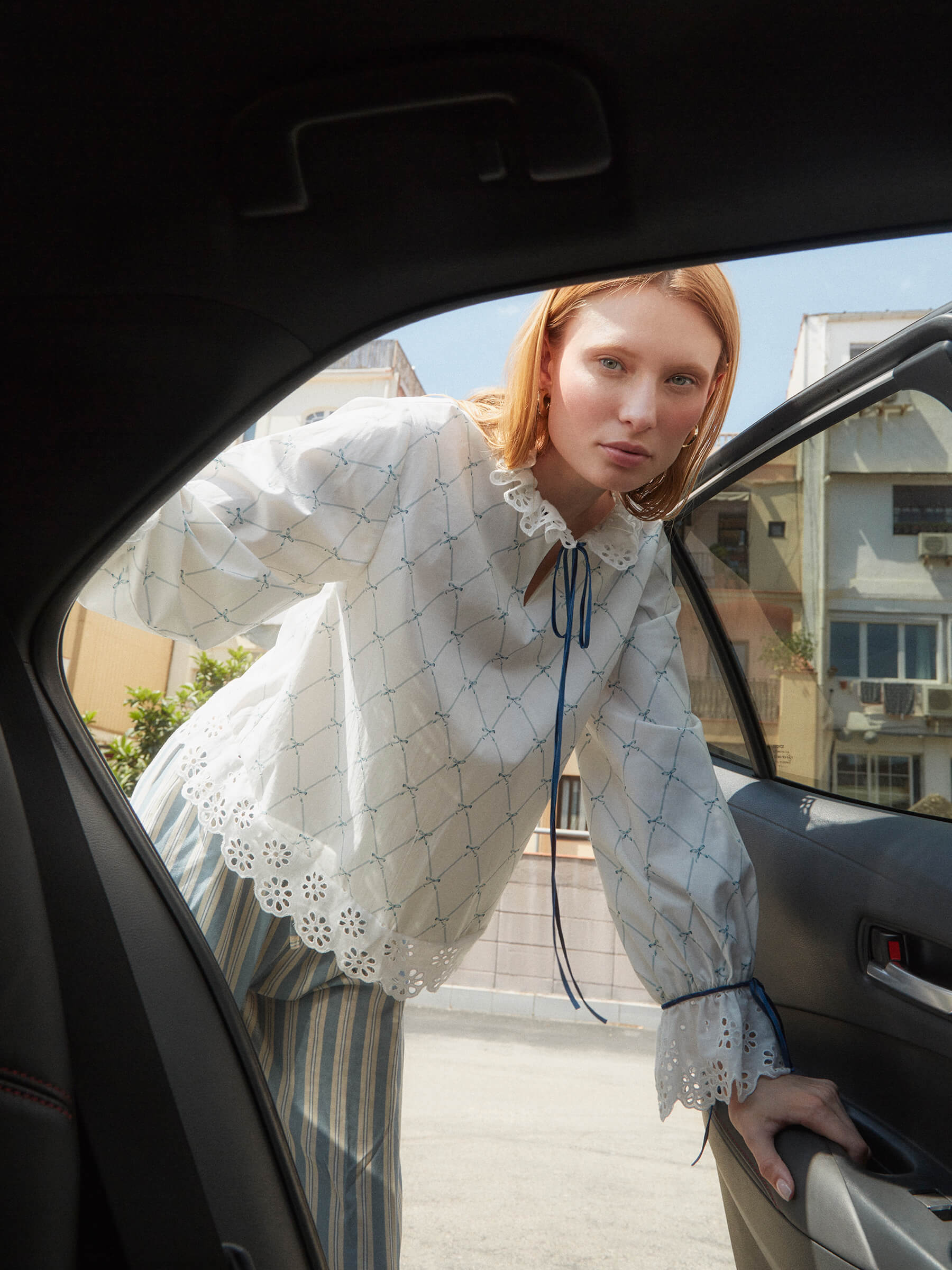 Soho White Bow-Printed Blouse camisas y camisetas