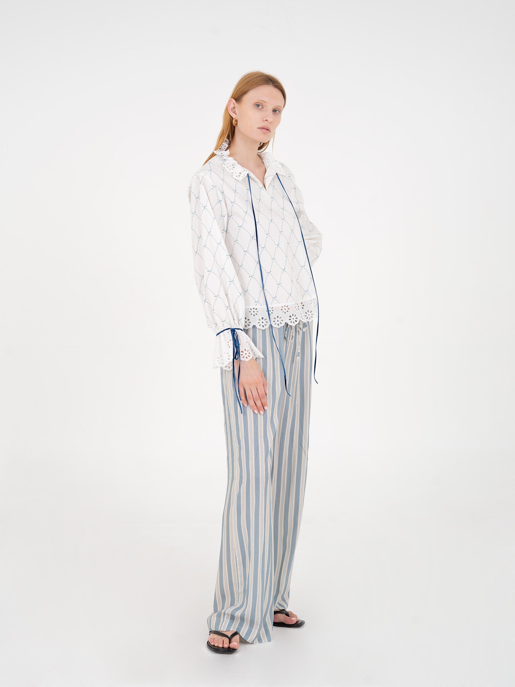 Soho White Bow-Printed Blouse camisas y camisetas