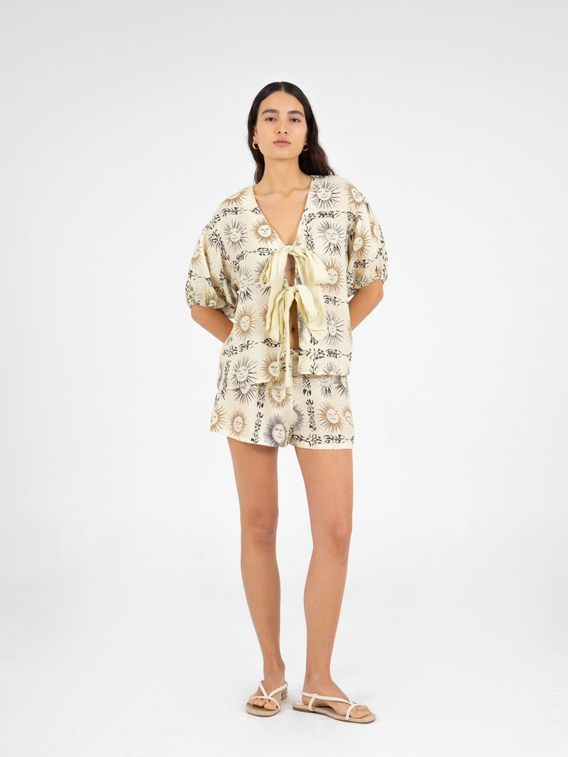 Soleil Spirit Sun-Printed Shorts pantalones