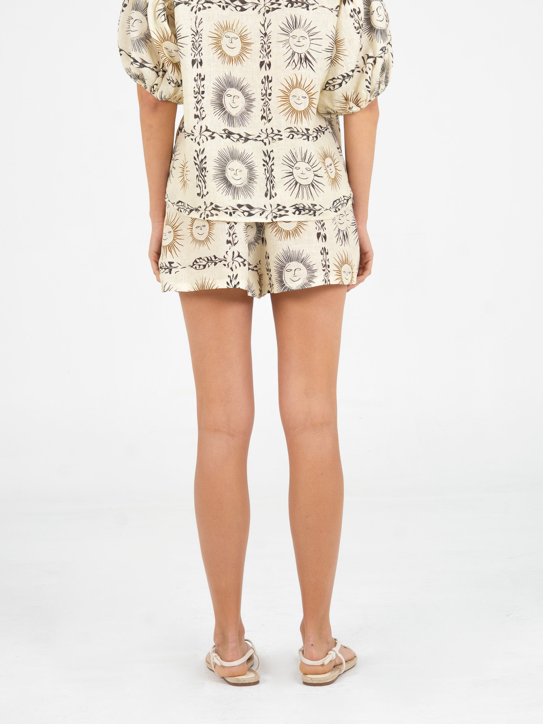 Soleil Spirit Sun-Printed Shorts pantalones