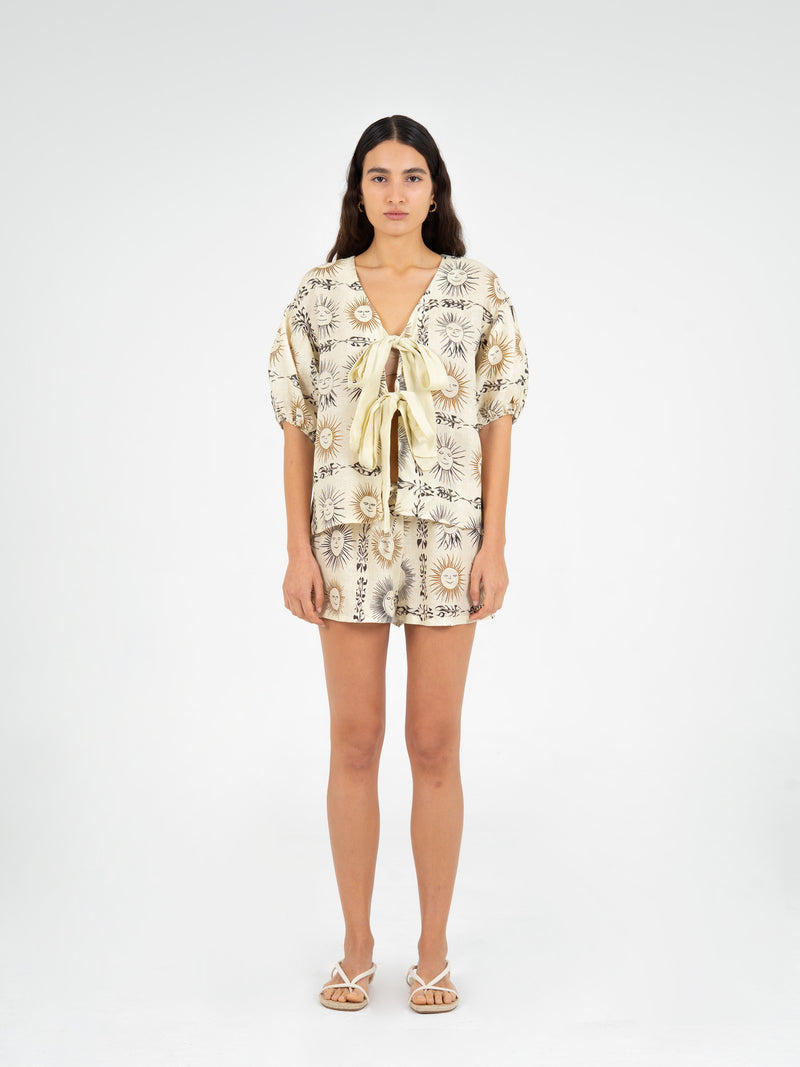 Soleil Spirit Sun-Printed Shorts pantalones