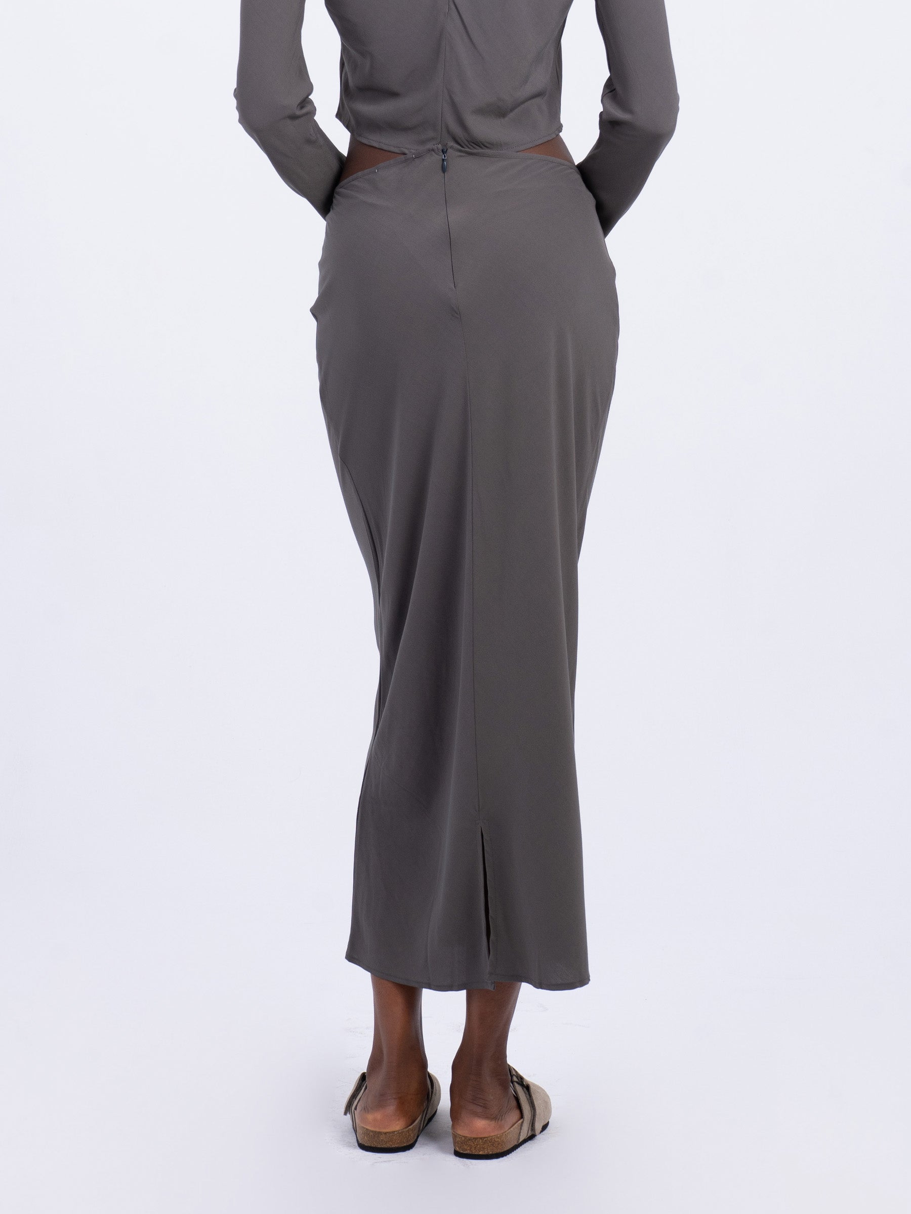 Gray straight skirt with front slit | CARMEN SAYS
