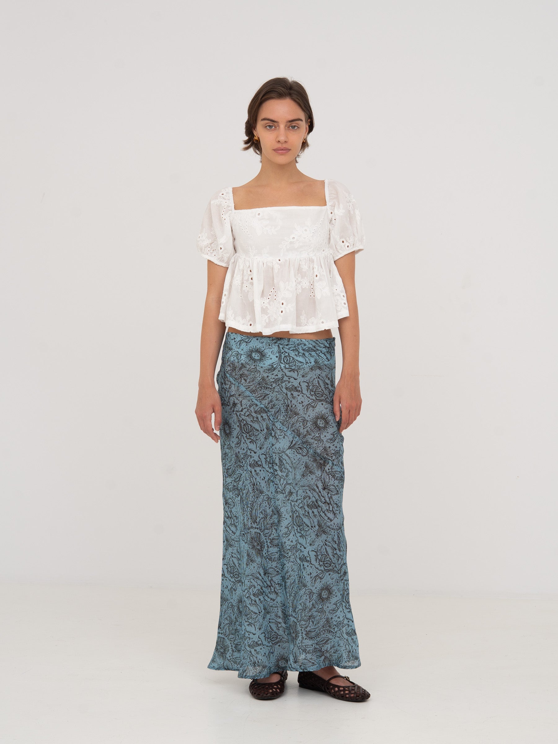 Vera Embroidered White Top camisas y camisetas